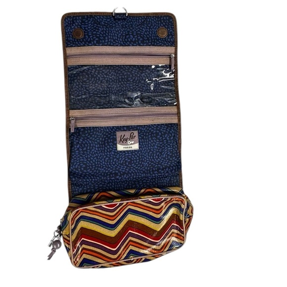 Fossil Vintage Key-per vinyl easy clean travel makeup cosmetic bag with hanger - Picture 3 of 5